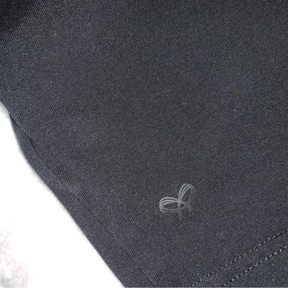 Aritzia TNA Black Cropped T-Shirt - Picture 3 of 3